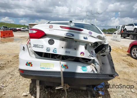 2013 Ford Focus S z USA, uszkodzony, nr VIN 1FADP3E21DL260023